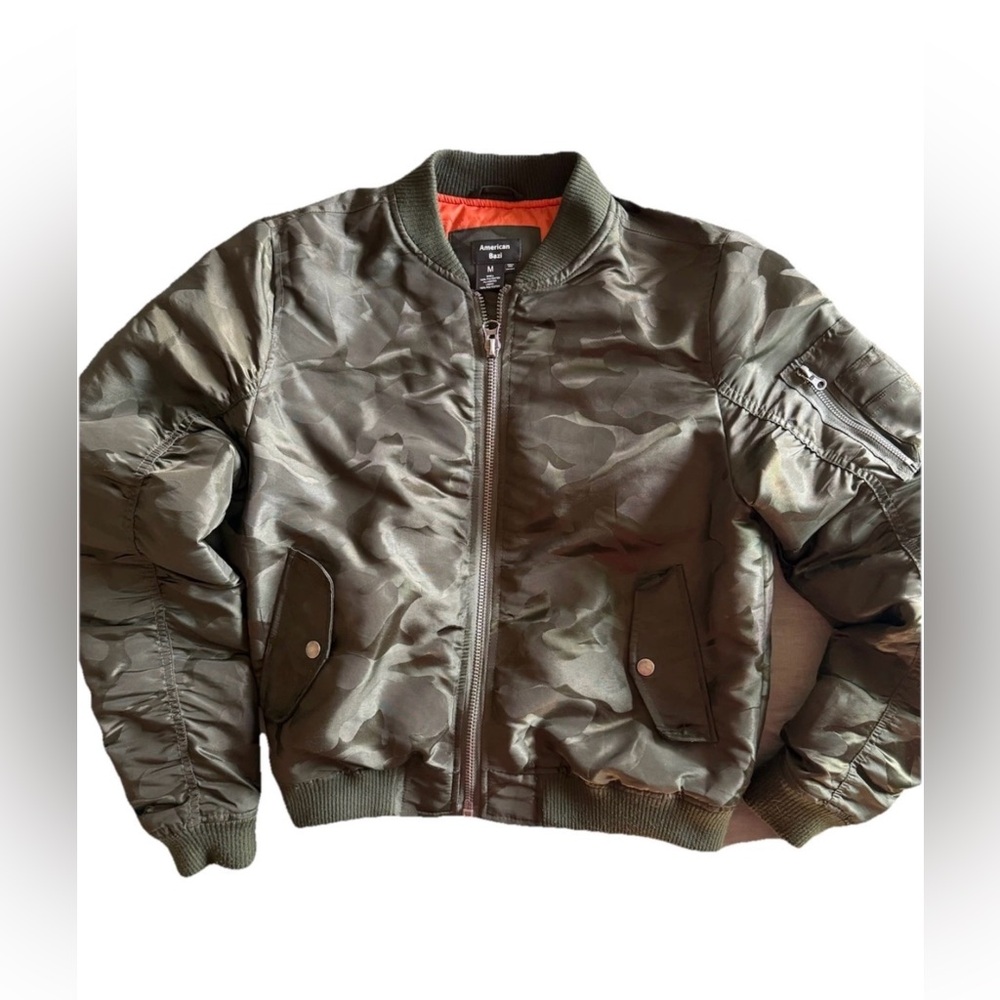 American Bazi Olive Green Camo Bomber Jacket Size Medium EUC